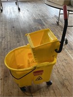 Commercial Mop Bucket w/ Wringer