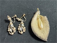 Marboux, Calla Lilly Pearl Brooch, Gold Tone,