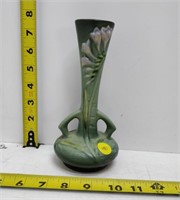 roseville pottery #195-7 freesia vase