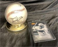 SPORTS MEMORABILIA LOT / SIGNED BASEBALL