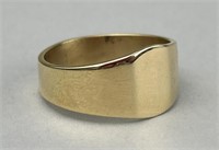 14K Gold Ring.