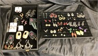 FASHION EARRINGS LOT / APPROX:  35 PAIRS