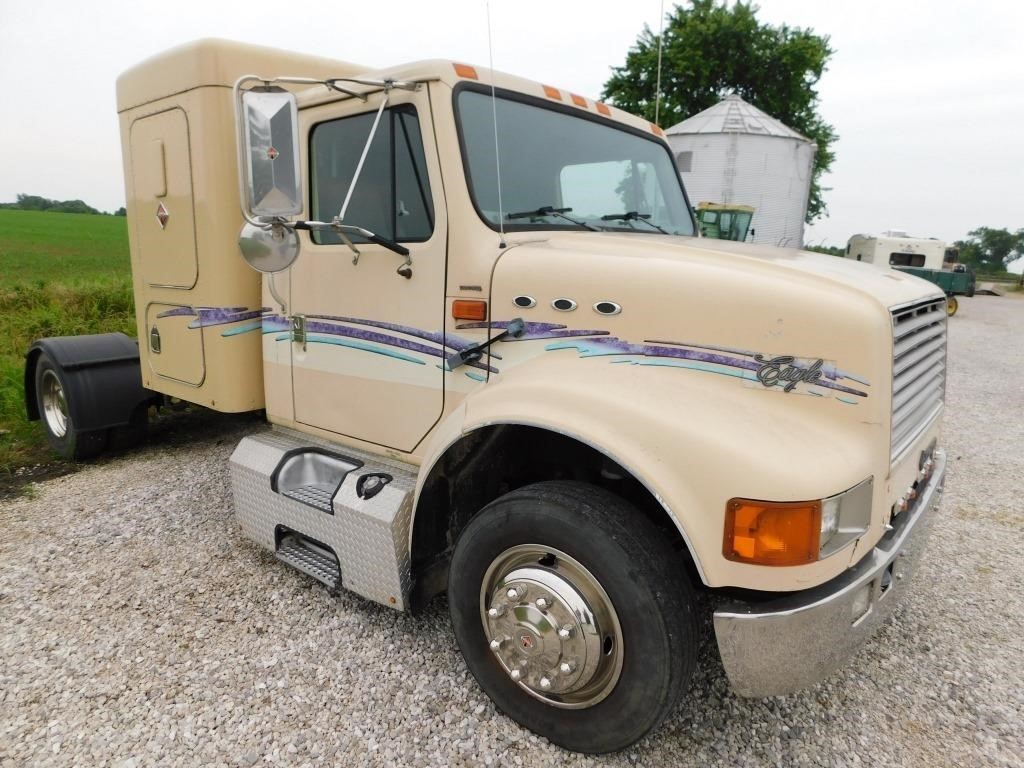 1999 INTERNATIONAL 4700 TRUCK