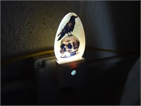 Skull / Crow Nightlight with Daylight Sensor
