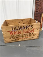 Dewar's white Label whisky wood box