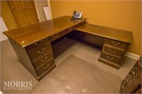Desk with return 65"X64"