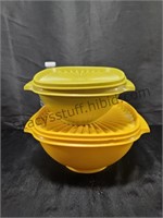 Older Tupperware Bowls Good Cond