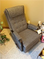 Vintage La-Z-Boy Recliner (29Lx33x41H)