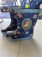 Frozen rain boots. Size: 11
Needs a good wash.