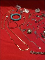 Large lot of miscellaneous jewelry. Lots of