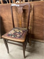SMALL FLORAL UPHOLSTERED CHAIR