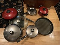 ASSORTED PANS W/ LIDS   AND SEARING PAN