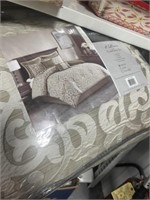 QUEEN COMFORTER SET