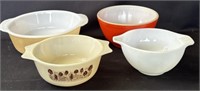 4 vintage Pyrex & Fire King bowls