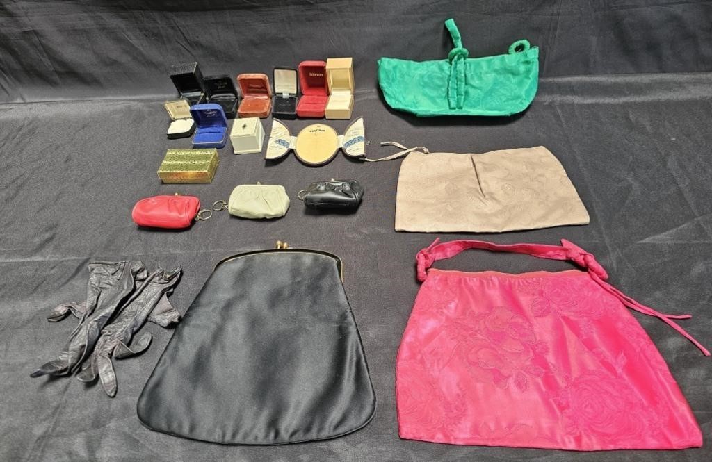 Group of vintage ladies purses, change purses,