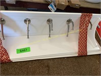 Threshold shelf with double hooks