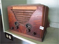 WESTINGHOUSE W-54 TABLE RADIO.