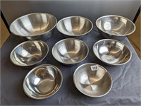8 Stainless steel nesting bowls