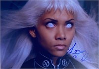 Autograph  Halle Berry Photo