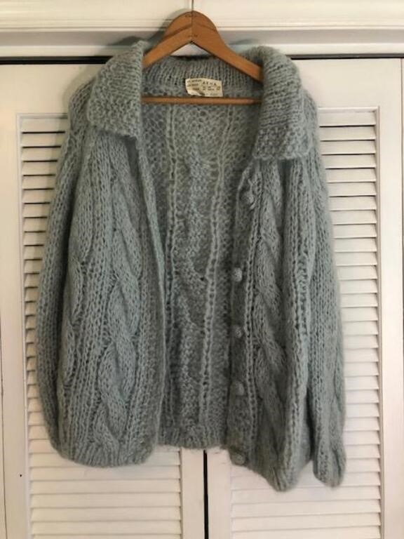 VINTAGE CLOTHING AUCTION - ENDING 7/2/2024