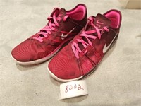8.5 Nike Running Shoes 8.5 - Red