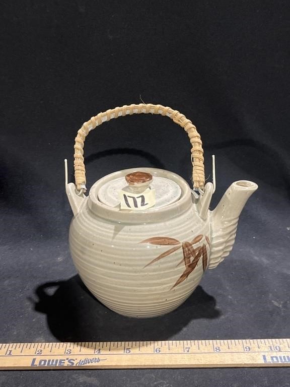 Tea pot