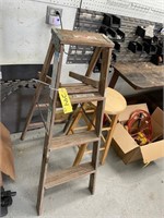 4' Ladder, Stool