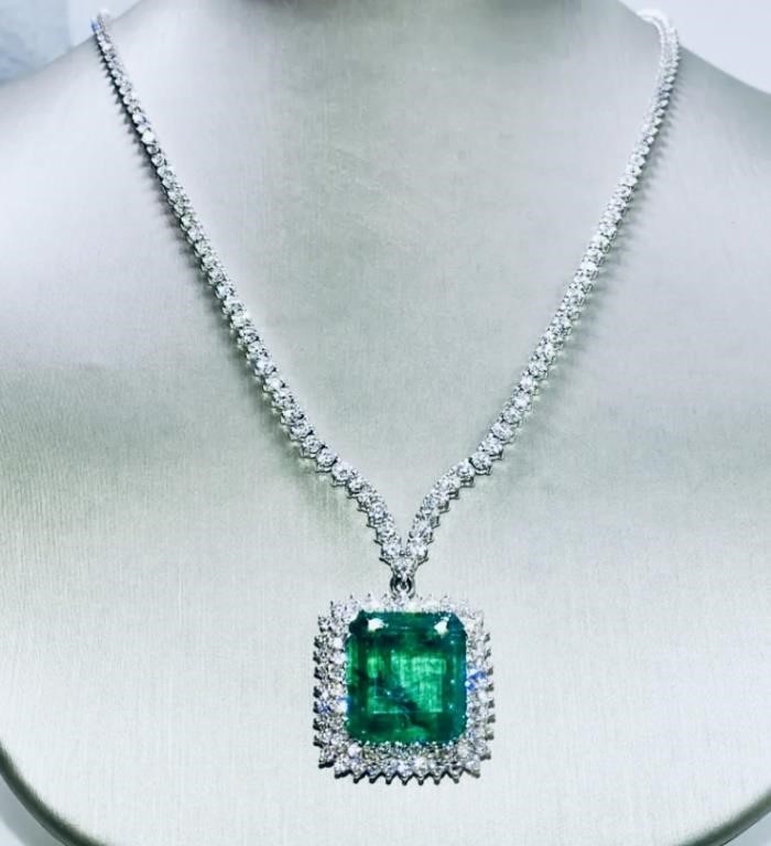 $190,000 GIA 27.70 cts Emerald & Diamond 18k Gold