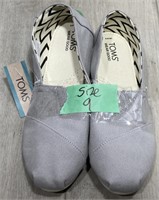 Toms Ladies Canvas Shoes Size 9 (pre Owned)