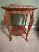 Vintage side table 17in square