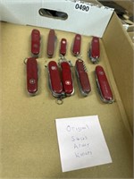 10 Swiss Army knives