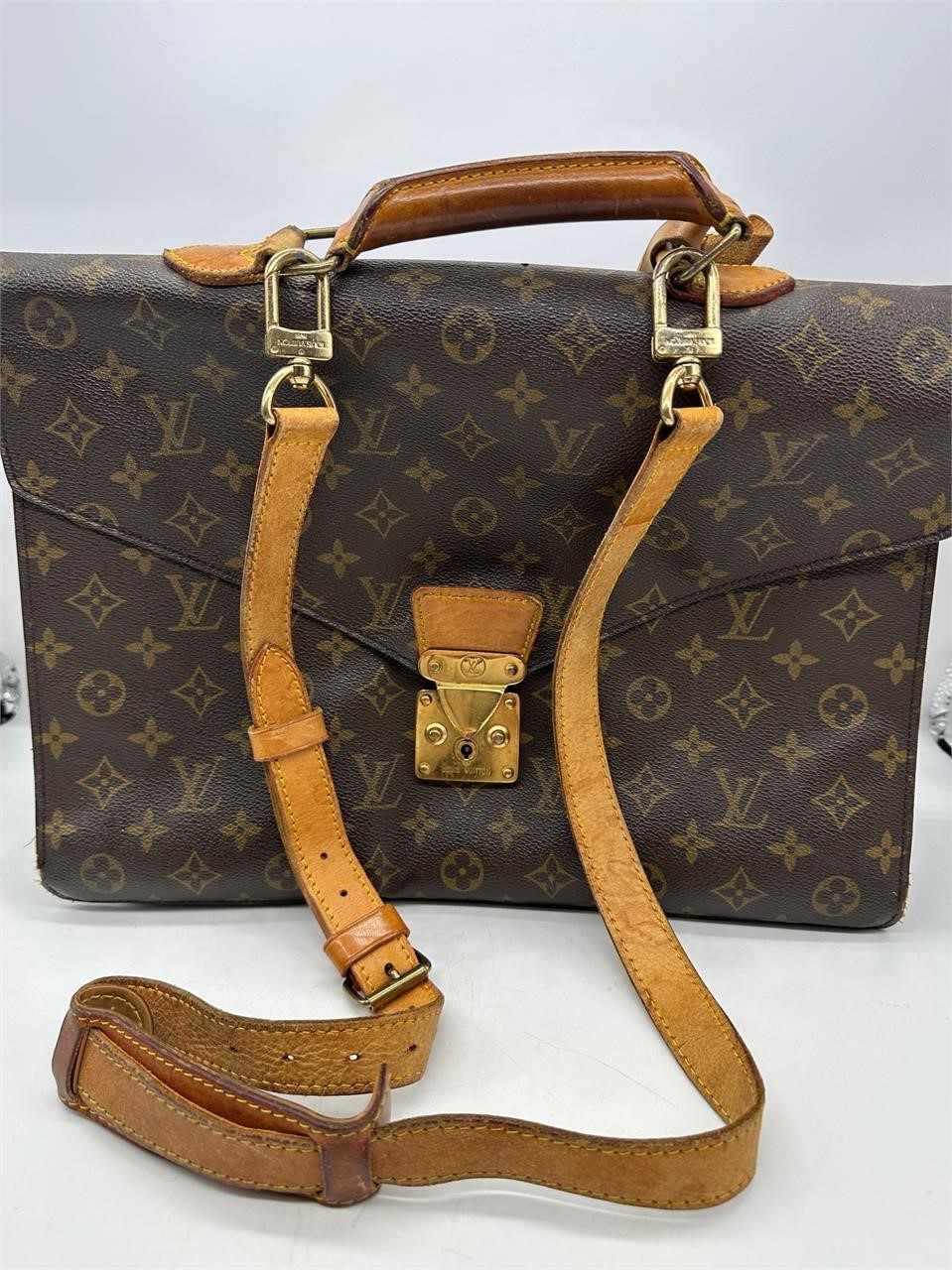 May Fashion & Gifts Online Auction