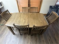 Dining Room Table & 6 Chairs, extra Leaf stored