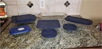 7 piece set of glass Pyrex dishes