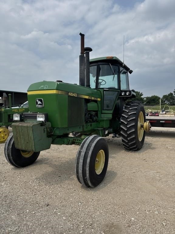 LL2 - John Deere 4640 Tractor