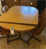 Table w/ 2 leaves & 5 chairs