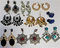 F - LOT OF COSTUME JEWELRY EARRINGS (B15)