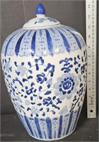 Chinese white/blue vintage jar decoration estate