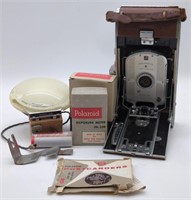 (JL) Polaroid Land Camera Model 95 B.