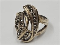 SZ 6  Stunning Sterling Silver Vintage Ring