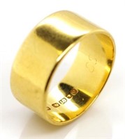 Elizabeth II 18ct yellow gold ring