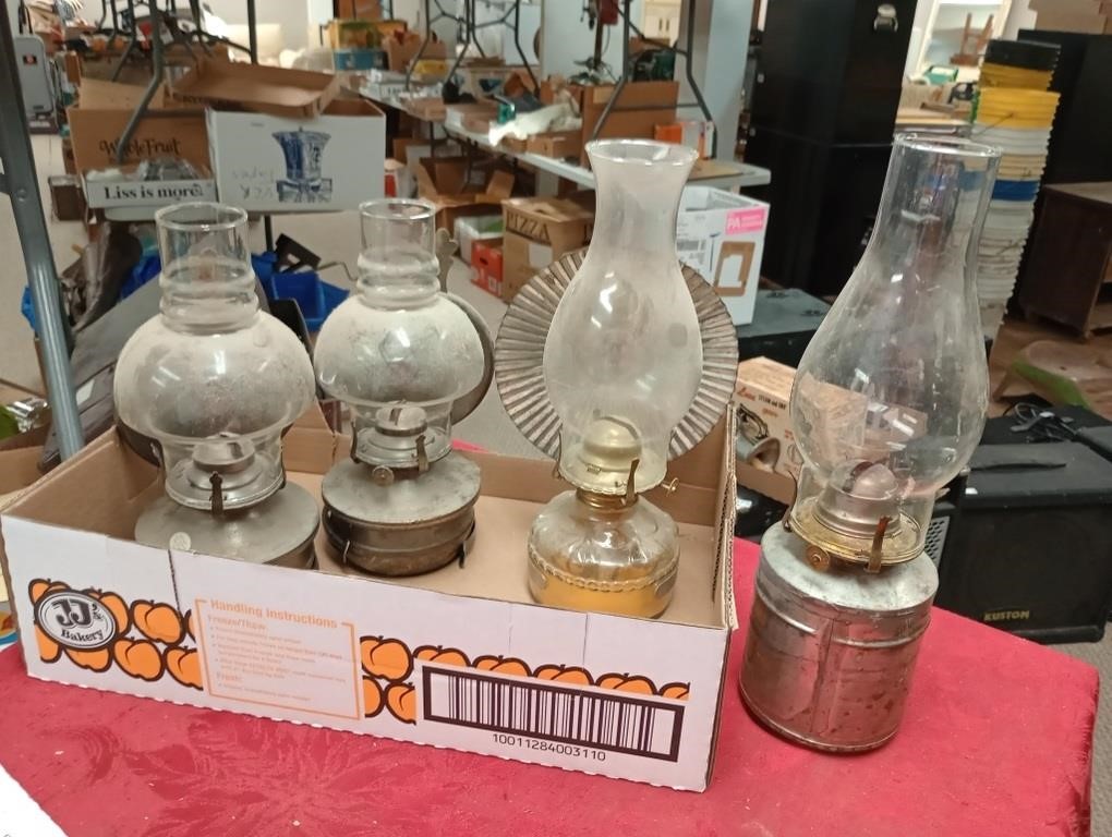 4 kerosene lamps