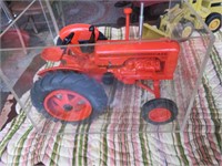 CASE DC-4 WIDE FRONT TRACTOR IN PLEXI CASE