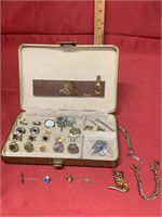 Vintage cuff links in Shields case