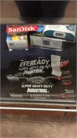 1 LOT EVEREADY DOUBLE AA BATTERIES (DISPLAY)