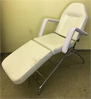 ADJUSTABLE BEAUTY SALON CHAIR SEE ADDITIONAL PIC