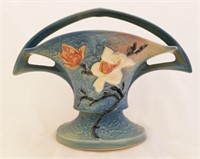 1943 Roseville Pottery 10" Magnolia Basket #385-10
