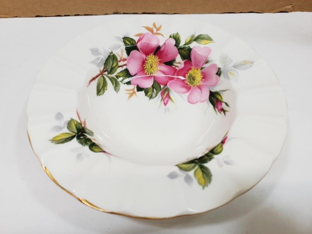 Royal albert Prairie Rose dish Made in England