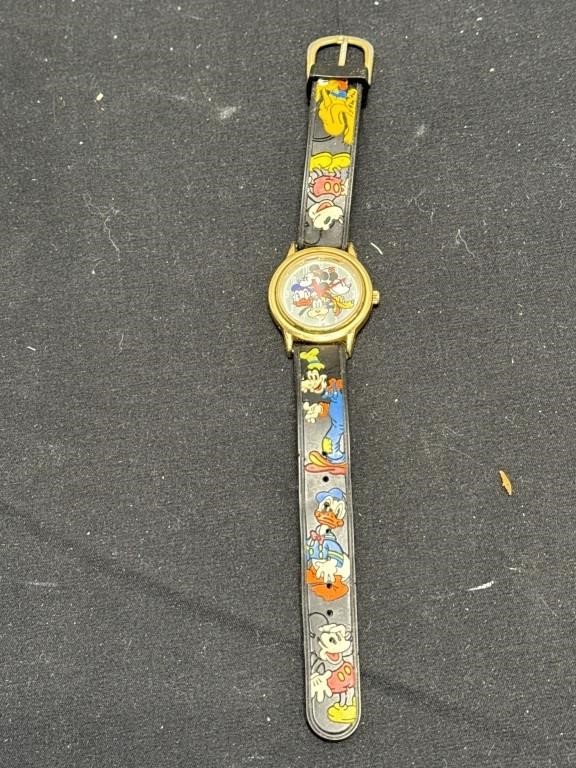 Mickey Mouse watch needs battery untested