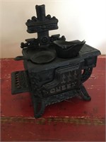 rare tiny queen cast iron stove 5" with pcs